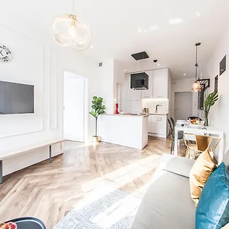 Family Luxury Gold , 1-6, 2 Sypialnie I Salon, 100m Bazylika, Summerwinter Brand Apartment