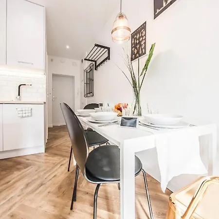 Family Luxury Gold , 1-6, 2 Sypialnie I Salon, 100m Bazylika, Summerwinter Brand Apartamento Gdansk